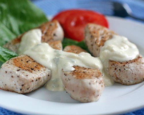 Филе индейки под сырным соусом