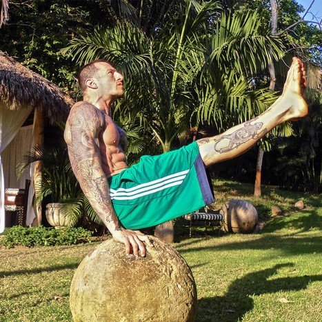 The 4 Essential Bodyweight Core Exercises